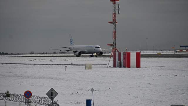 Κλειστά τα αεροδρόμια σε Βιέννη και Μπρατισλάβα λόγω κακοκαιρίας, «πολύ περιορισμένη λειτουργία» στο αεροδρόμιο της Πράγας
