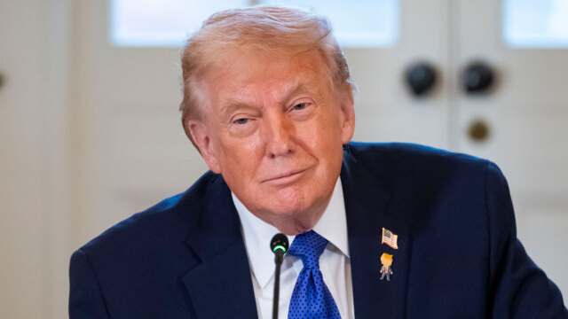 «Θα πάρουμε τη Γροιλανδία, τίποτα λιγότερο δεν είναι αποδεκτό» λέει ο Τραμπ και καλεί το ΝΑΤΟ να συνεργαστεί