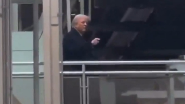 Ένταση σε εργοστάσιο της Ford: Ο Τραμπ επιτέθηκε λεκτικά σε εργαζόμενο μετά από αναφορά στον Έπσταϊν, δείτε βίντεο 