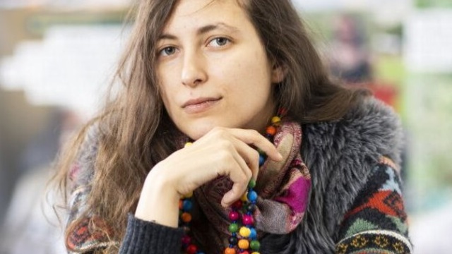 Η Ρωσίδα που φυλακίστηκε γιατί αντικατέστησε τα καρτελάκια τιμών σε σουπερμάρκετ με αντιπολεμικά μηνύματα