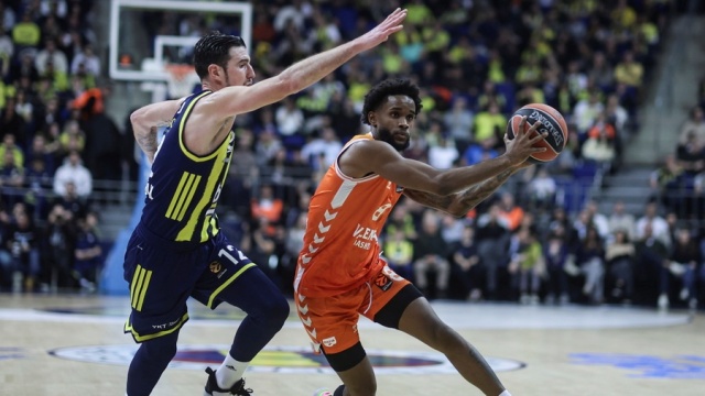 Φενέρμπαχτσε - Βαλένθια: 82-79: Σαν να μην πέρασε μια μέρα για Φενέρ και Ντε Κολό!