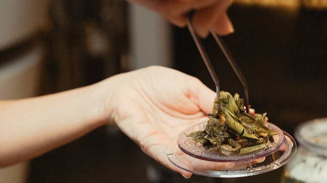 Γευσιγνωσία τσαγιού: Πώς ο Cézanne μεταφράστηκε σε ένα φλιτζάνι βότανα