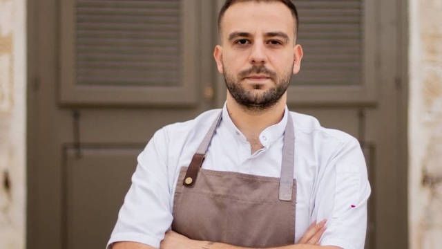 Η ουσία της γεύσης: Ο Ηλίας Κιαζόλι και το Nonnas που αλλάζει την Πλάκα