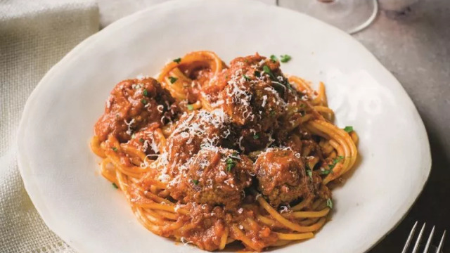 Κεφτεδάκια: Μία αγάπη, 40 διαφορετικές συνταγές – Πώς θα βγαίνουν πάντα αφράτα και ζουμερά