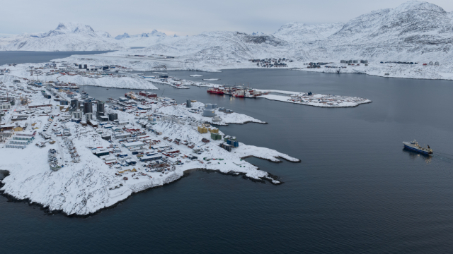 Γροιλανδία: Οι πάγοι λιώνουν, νέες οδοί ναυσιπλοΐας ανοίγουν, η αξία της εκτοξεύεται - Ο Τραμπ και οι επιδιώξεις Κίνας, Ρωσίας