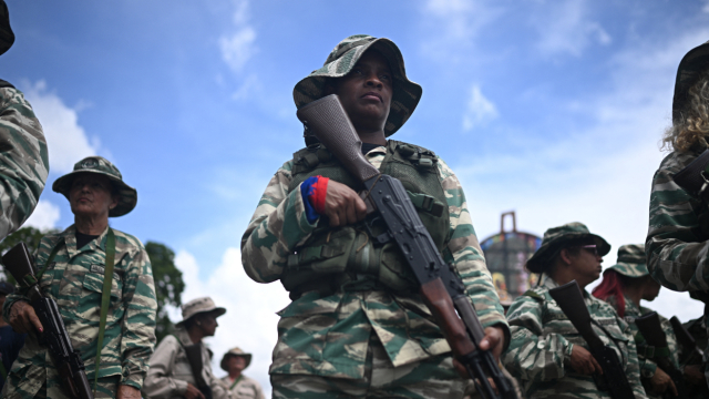 Παραστρατιωτικοί, ναρκωτικά και λαθρεμπόριο στη Βενεζουέλα - Ποιοι και πώς θέλουν να κυβερνήσουν τη χώρα στη μετά Μαδούρο εποχή