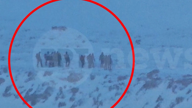 Τραυματίες οι τέσσερις από τους οκτώ ορειβάτες στον Ταΰγετο, οι δύο μεταφέρονται με φορεία πάνω στον πάγο - Δείτε φωτογραφίες