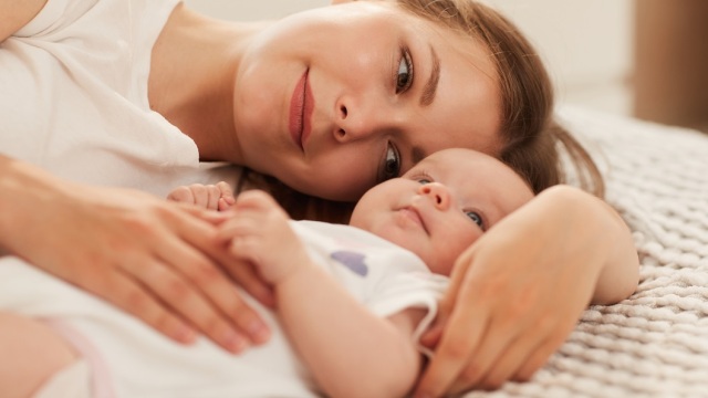 Όταν η Βιολογία Συναντά το Θαύμα: Είναι η Δωρεά Ωαρίων το Τελευταίο Σύνορο για το Όνειρο της Οικογένειας;