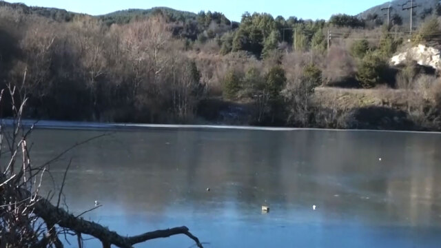 Πάγωσε τεχνητή λίμνη στην Άνω Βροντού Σερρών, δείτε βίντεο