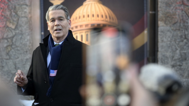 Ο Αμερικανός ΥΠΟΙΚ ζητά να σταματήσει η «υστερία» σχετικά με τη Γροιλανδία: «Πάρτε μια βαθιά ανάσα»