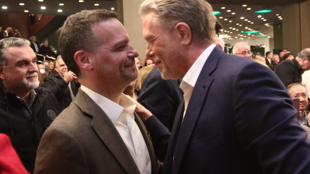 Εσωκομματικές συγκρούσεις στο ΠΑΣΟΚ: Η στρατηγική απέτυχε λέει ο Δούκας, αλλαγή πολιτικής προτείνει ο Γερoυλάνος
