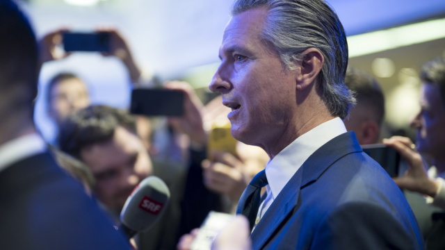 Κυβερνήτης Καλιφόρνιας για Τραμπ: Δεν πίστεψα ποτέ ότι θα χρησιμοποιούσε στρατιωτική δύναμη  για τη Γροιλανδία, βαρετή η ομιλία του