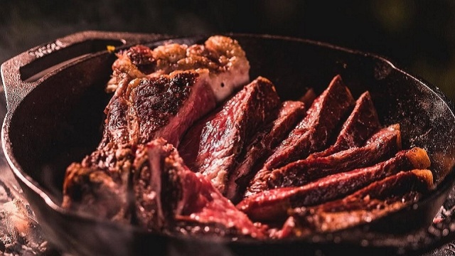 Beastalis: Ηardcore κρεατοφαγία σε ένα κρεοπωλείο – εστιατόριο στην Γλυφάδα