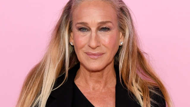 Quiet Silver: Ο πιο κομψός τρόπος να περάσουμε φυσικά στα γκρίζα μαλλιά
