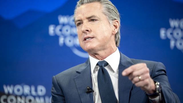 Η κυβέρνηση Τραμπ κατέστρεψε 80 χρόνια συμμαχιών, λέει ο κυβερνήτης της Καλιφόρνιας στο Νταβός