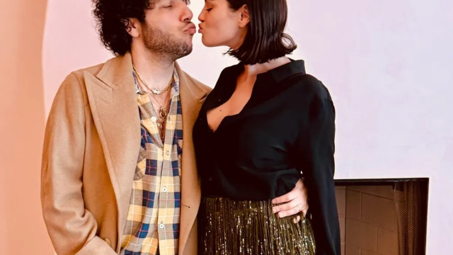 Η Σελένα Γκόμεζ αφήνει τις red carpet τουαλέτες και επιλέγει μια φούστα των 20 ευρώ
