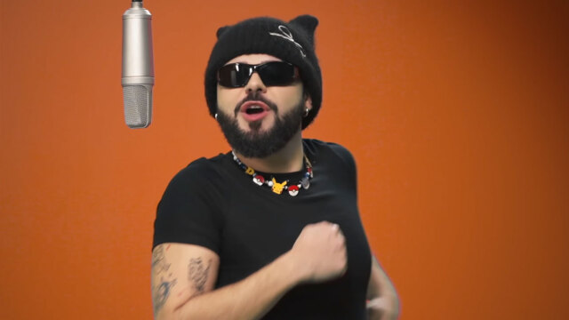 Νίκος Μωραΐτης για τον Akyla: Παίρνει τη σπασμένη σε κομμάτια εποχή που ζούμε και την κάνει τραγούδι, το βρίσκω ευφυές