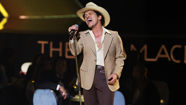 Μπρούνο Μαρς: Από μιμητής του Έλβις, στην κορυφή του Spotify