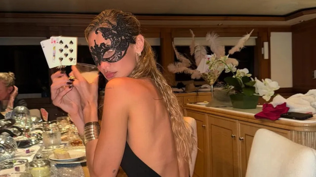 Η Μπέλα Χαντίντ ανανεώνει την τάση του εκτεθειμένου string για το 2026
