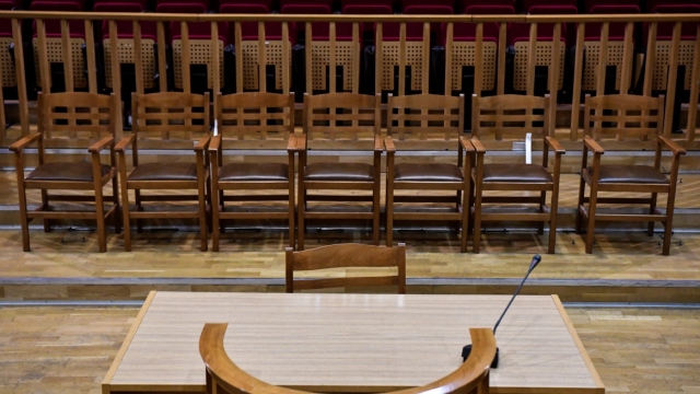 Έσπασε καφετέρια στον Βόλο και έκλεψε 300 ευρώ, «μου έριξαν χάπια στον καφέ» είπε ο κατηγορούμενος 
