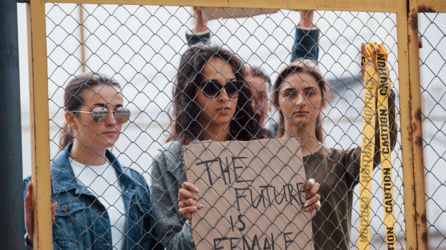 Η Γαλλία προχωρά στην κατάργηση της έννοιας του «συζυγικού καθήκοντος»
