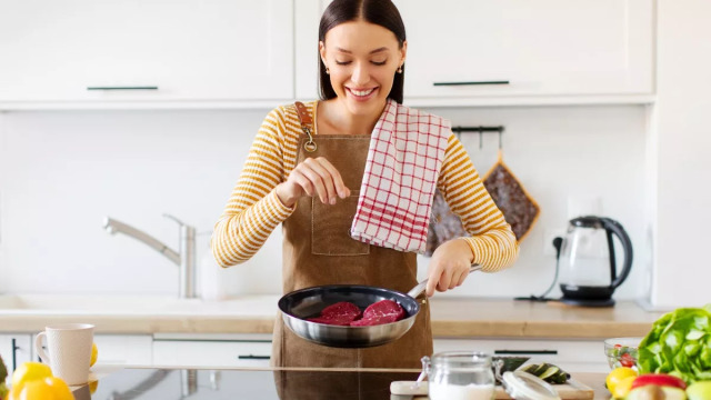 Από το κοτόπουλο μέχρι το βουβάλι – Μία διαιτολόγος εξηγεί ποιο κρέας είναι πιο υγιεινό
