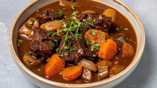 Μοσχάρι, χοιρινό, αρνί και κατσίκι: 15 συνταγές με κρέας, πλούσιες σε πρωτεΐνη
