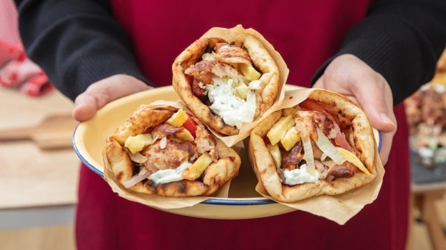 Τι να φάτε για να φύγει η μυρωδιά του σκόρδου από την αναπνοή σας