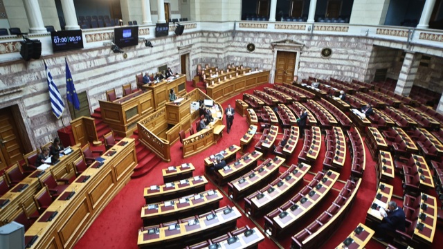 Τη Δευτέρα στην αρμόδια επιτροπή της Βουλής η επεξεργασία του νομοσχεδίου για το Κοινωνικό Κλιματικό Ταμείο
