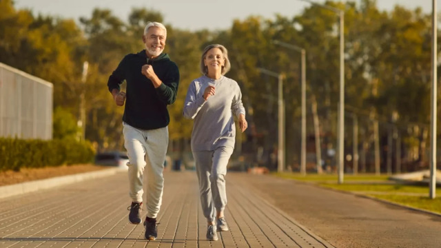 Δεν χρειάζεται να αλλάξουμε τα πάντα για να κερδίσουμε μακροζωία – 3 μικρές αλλαγές που κάνουν τη διαφορά