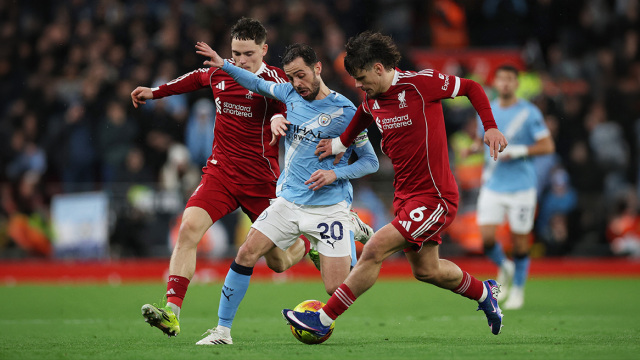 Λίβερπουλ - Μάντσεστερ Σίτι 1-2: Οι Πολίτες πέρασαν από το Άνφιλντ με ανατροπή και έμειναν ζωντανοί στη μάχη του τίτλου, δείτε τα γκολ
