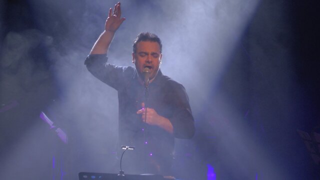 Carnival with… the King: Ο Δώρος Δημοσθένους τραγουδά Έλβις Πρίσλεϊ στο Half Note Jazz Club