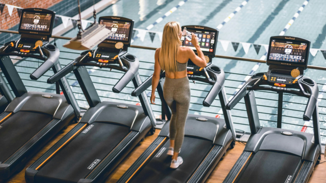 Η προπόνηση 12-3-30 που έχει γίνει viral στο TikTok είναι ιδανική για όσους θέλουν αποτελέσματα χωρίς εξάντληση
