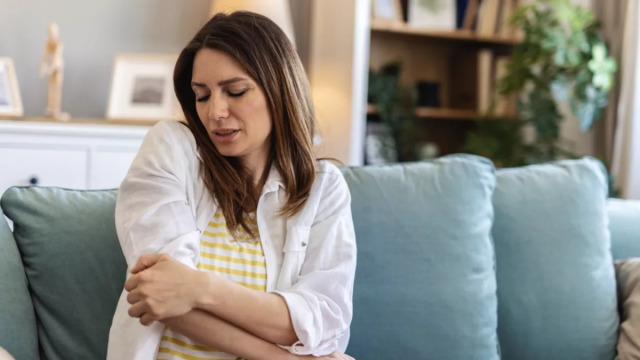 Οστεοπόρωση: 5 τρόποι να διατηρήσουμε τα οστά μας δυνατά όσο μεγαλώνουμε
