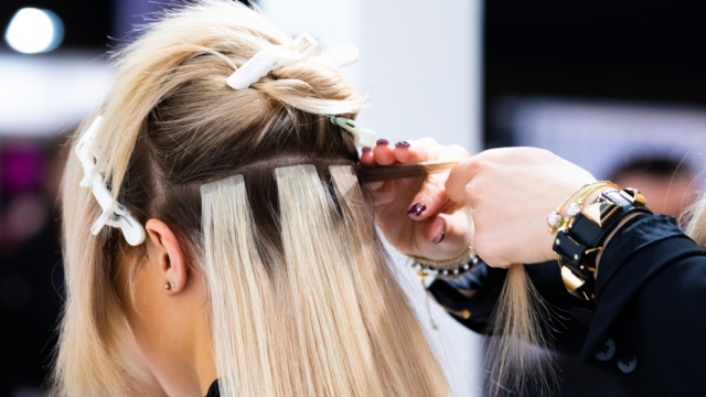 Νέα μελέτη αποκάλυψε επικίνδυνες χημικές ουσίες σε extensions μαλλιών, τι εντόπισαν σε 43 δημοφιλή προϊόντα
