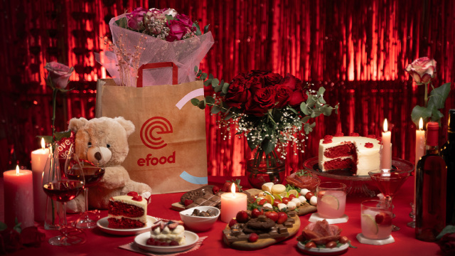 Λουλούδια VS Σοκολάτας, τι αγοράζουν οι Έλληνες την ημέρα του Αγίου Βαλεντίνου - Τα στοιχεία από το efood
