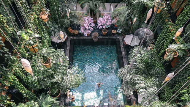 City Hotels: 6 ξενοδοχεία πόλεων που ανεβάζουν τον πήχη μιας μίνι απόδρασης τους επόμενους μήνες
