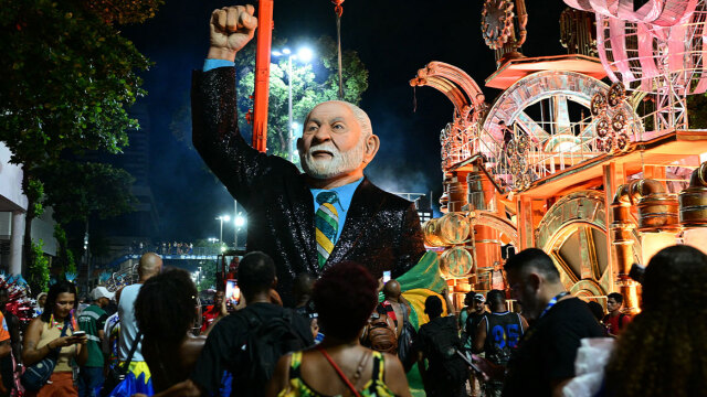 Ρίο ντε Τζανέιρο: Παρέλαση στο Σαμποδρόμιο προς τιμήν του Λούλα προκαλεί πολιτική αντιπαράθεση