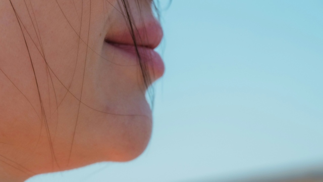 Οι άνθρωποι είναι τα μόνα πρωτεύοντα θηλαστικά με πηγούνι και οι επιστήμονες κατάλαβαν γιατί