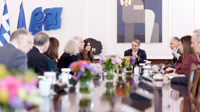 Συνάντηση Μητσοτάκη με αντιπροσωπεία του Κογκρέσου των ΗΠΑ: «Οι σχέσεις μας στο υψηλότερο επίπεδο όλων των εποχών»