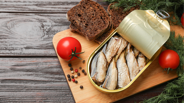 Σαρδέλα: Η επιστροφή του μικρού ψαριού που ζει δόξες στο τραπέζι