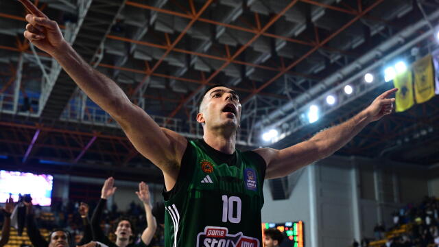 Η κραυγή του Σλούκα μπροστά στους οπαδούς του Παναθηναϊκού μετά την κατάκτηση του Κυπέλλου, βίντεο 