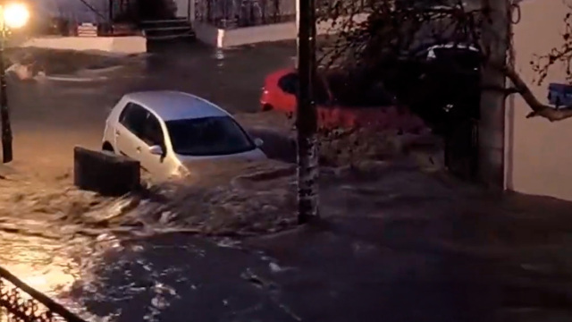 Πλημμυρικά φαινόμενα στη Λήμνο: 112 προς τους κατοίκους για περιορισμό μετακινήσεων, δείτε βίντεο: