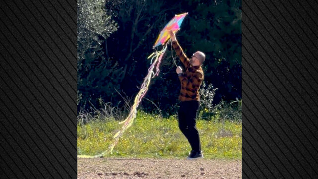 Το χιουμοριστικό σποτ της ΕΛΑΣ ενόψει της Καθαράς Δευτέρας: «Ο χαρταετός θέλει αέρα, όχι αλκοόλ»
