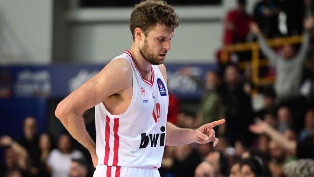 Ολυμπιακός: Νοκ άουτ ο Βεζένκοβ με Παρί, την τελευταία στιγμή η απόφαση για Μόρις