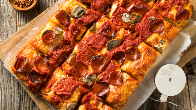 Pizzaroo: Το νέο στοίχημα του Jackaroo είναι η διάσημη πίτσα σε στυλ Ντιτρόιτ