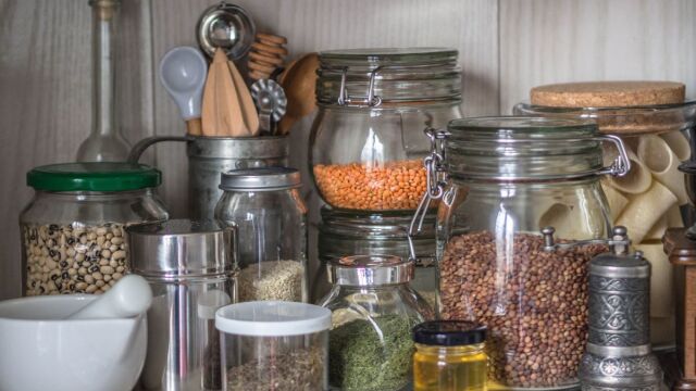 Σαρακοστιανά τρόφιμα: Το ντουλάπι της νηστείας και πόσο κοστίζει σήμερα για μια 4μελή οικογένεια