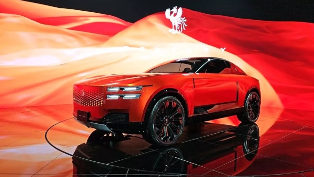 H Toyota τα βάζει με Bentley και Rolls-Royce;
