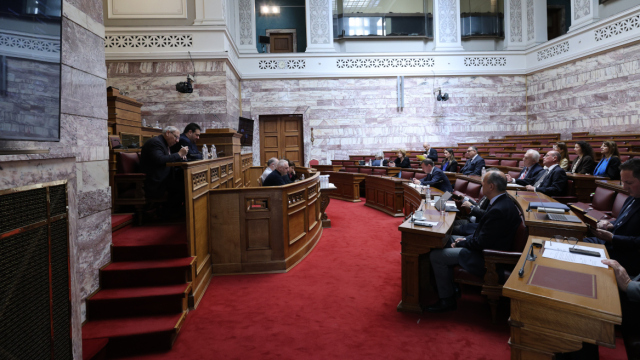 Ηχηρό ναι των αποδήμων σε επιστολική ψήφο και τριεδρική περιφέρεια
