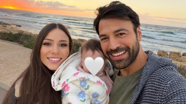 Η Σιμώνη Χριστοδούλου φωτογραφίζεται με τον Ανδρέα Γεωργίου και την κόρη τους: «Μια καρδιά γεμάτη ευτυχία»